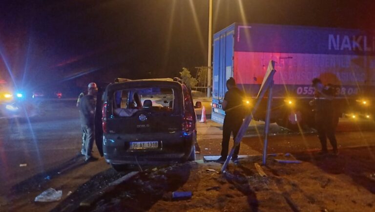 manisada kamyonla hafif ticari aracin carpisti bir olu akDmOytN