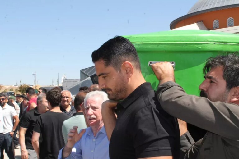 taha akgulun dedesi abdullah akgulu ugurladi JWOZTzKv