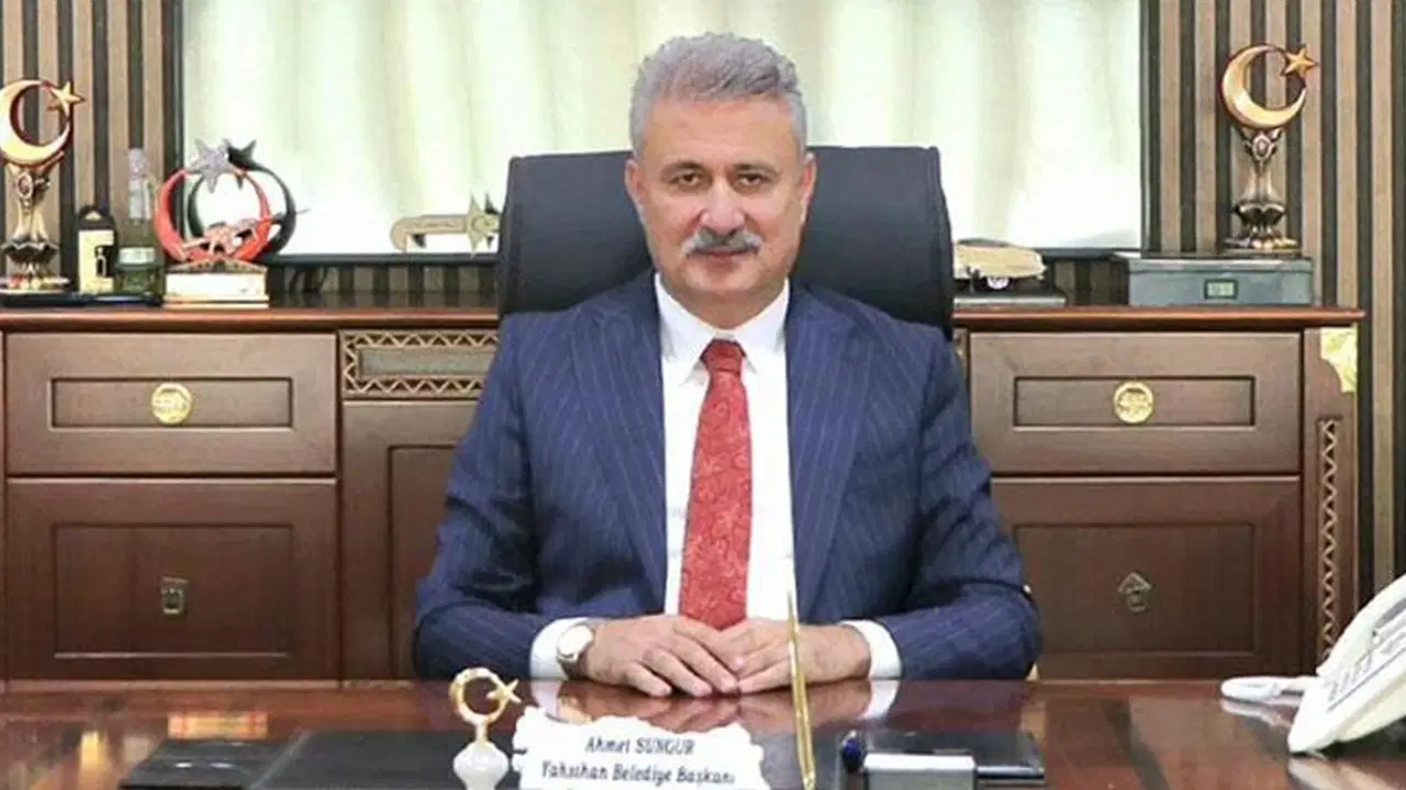 gozaltina alinmisti akpli yahsihan belediye baskani ahmet sungur adliyeye sevk edildi Te8Ezuqv