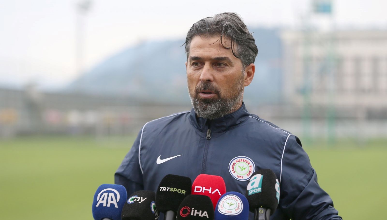 ilhan palut ogrencisine cikisti kendisine cekiduzen vermeli dRDEeXyU