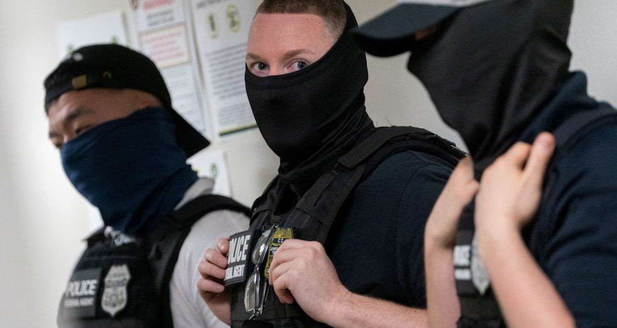 yuzu kapali polisler gina getirdi eyalette maske takmak yasaklandi YCZLpQhO