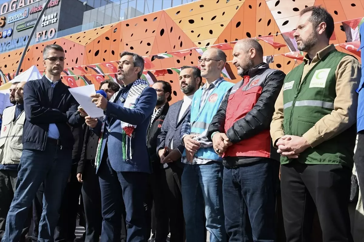 istanbulda gazzeye umut ol kampanyasi UKzaYZRc.jpg