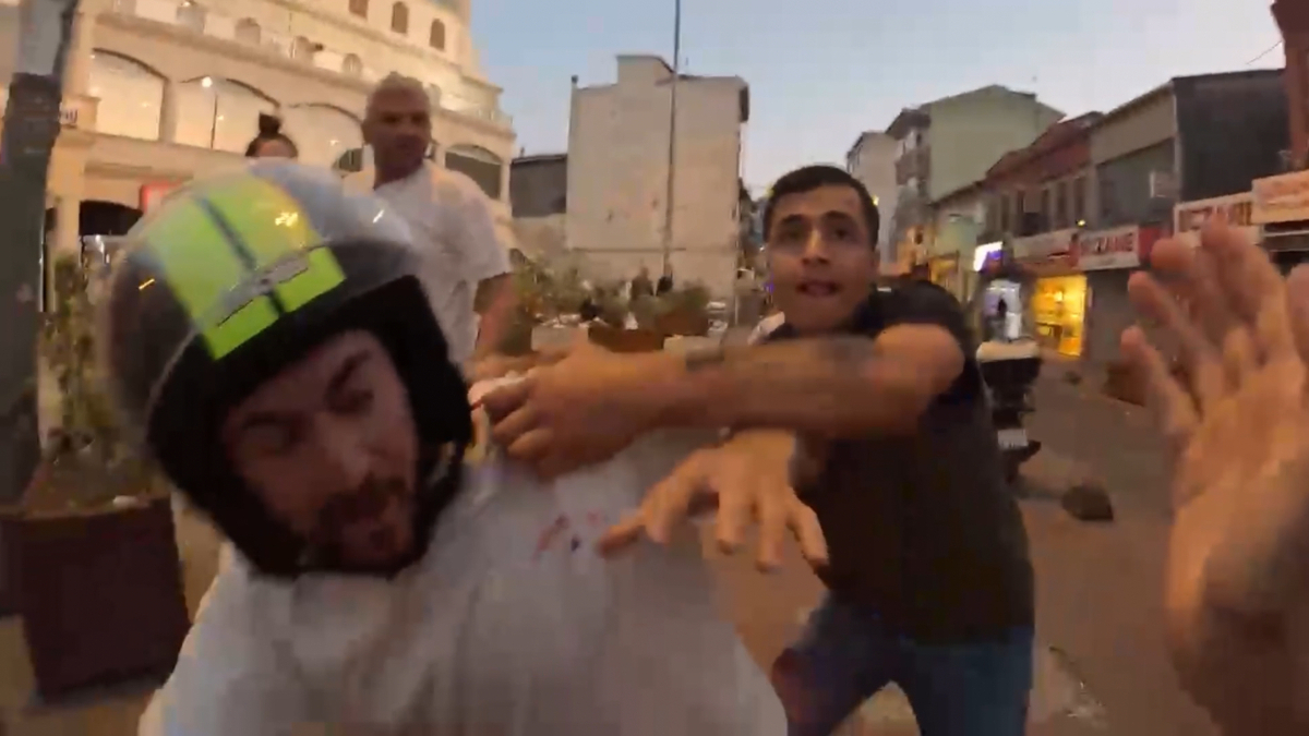 istanbulda ispanyol youtuberi darbettiler niye cekiyorsun KtIdCYGt.jpg