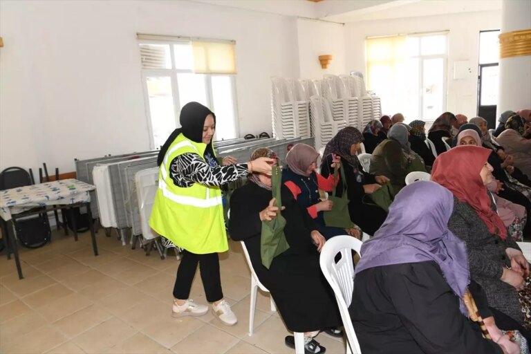 kadin ciftcilere bilgilendirme programi LJVNdTLM.jpg