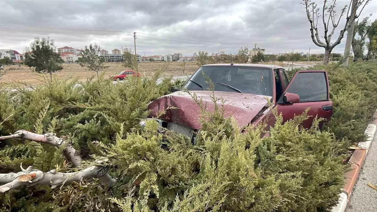karamanda tofas otomobili kaza yapti baba ve kizi yaralandi BzZELg4R.jpg