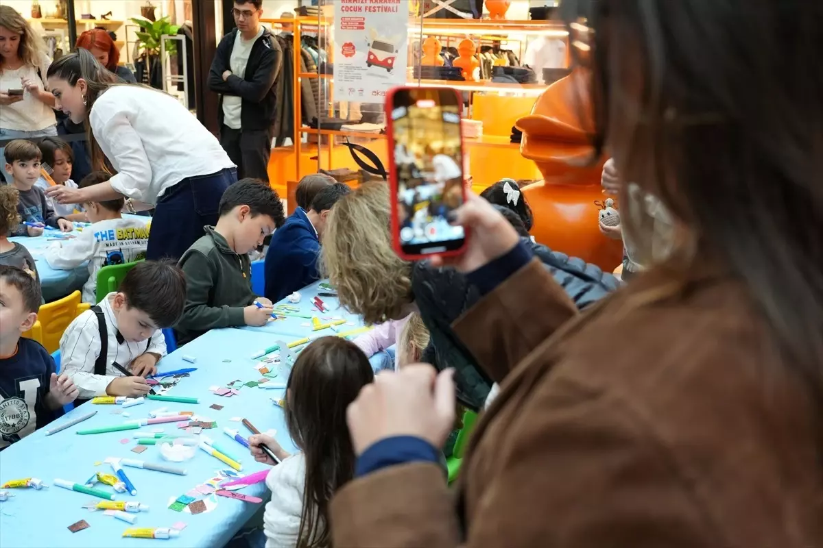 kirmizi karavan projesi ile cocuklar gelecege umut tasiyor qwukYWLd.jpg