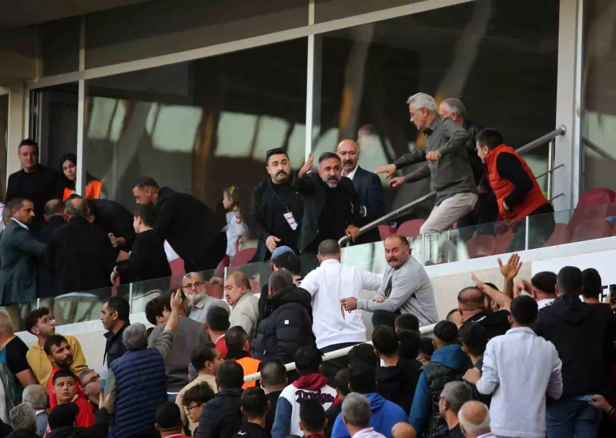 sivasspor baskani gokhan karagol taraftarla tartisti RgjHpk9m