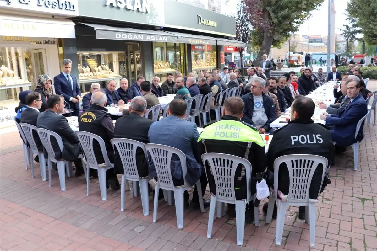 kirsehirde emniyet ve esnaf bulusmasi 4qarcKDe.jpg