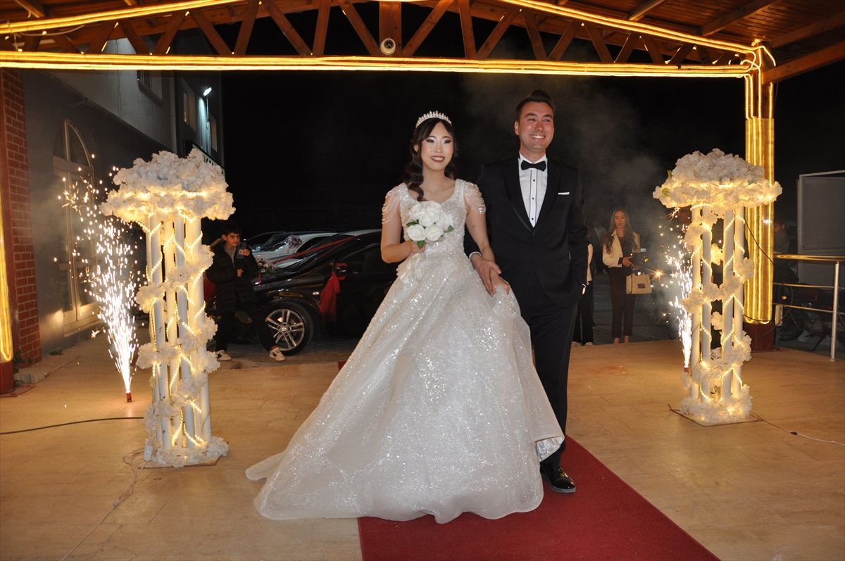 Güney Koreli Turist ve Türk Rehber Mersin’de Evlilik Heyecanı Yaşadı