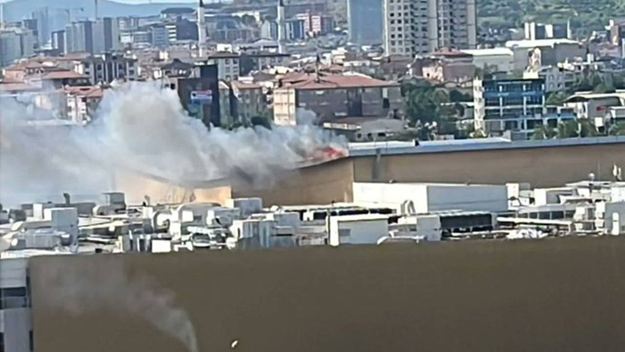 İstanbul Pendik’teki AVM’de Yangın Paniği