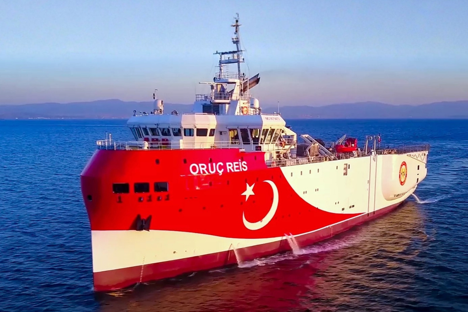 Türkiye ile KKTC arasında denizin 97 metre altından geçecek doğalgaz hattı için Oruç Reis sahada Haber gorseli